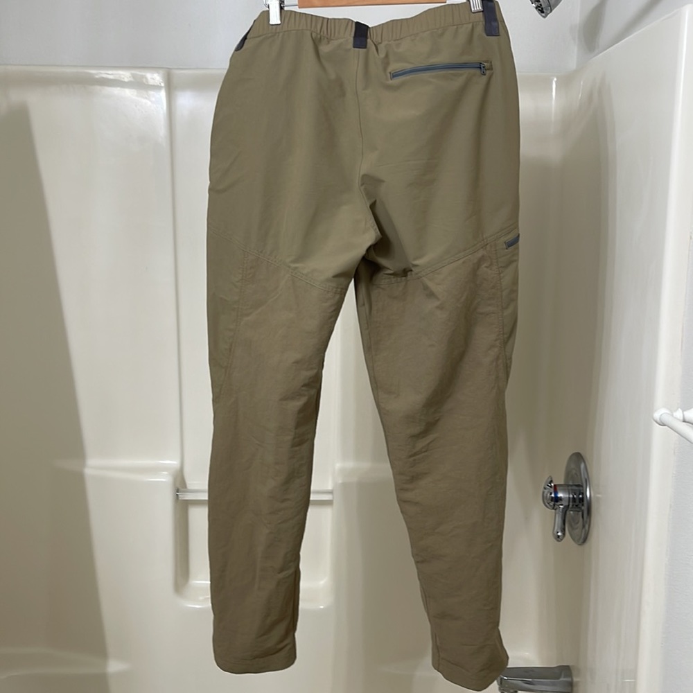 Patagonia men’s nylon pants - large